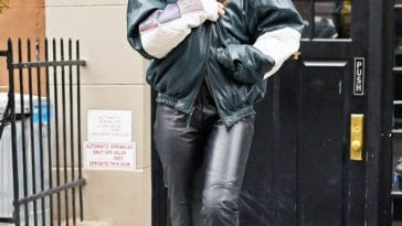 Emily Ratajkowski qui porte des sneakers Salomon