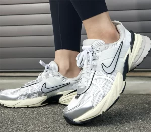 Baskets Femme Nike V2K Run
