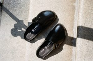 Birkenstock dévoile la 222 West, une sandale en cuir qui fusionne la Boston et l'Arizona