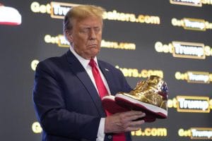Sneakers Trump: lancement réussi à 399 dollars la paire pour l'ex-président américain